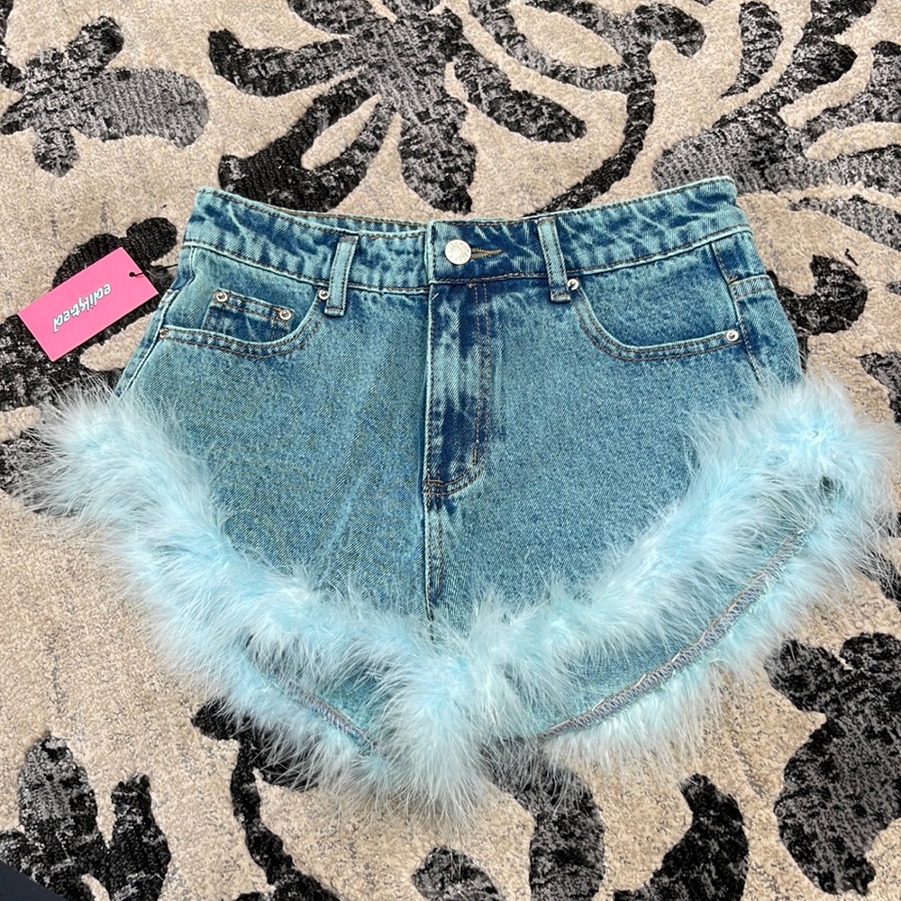 Edikted brand new blue fur trimmed shorts size medium